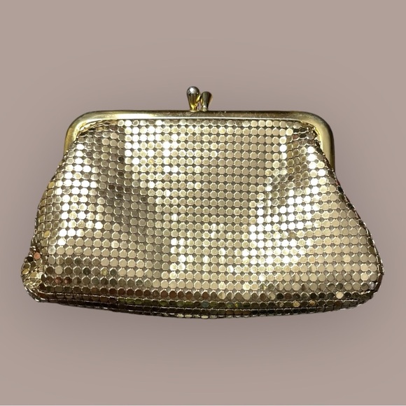 Vintage Estate Whiting & Davis Co Gold Tone Mesh Coin Purse - Picture 2 of 6